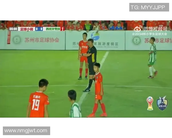 小学生眼中的足球巨星绘画作品展现足球明星风采与创意